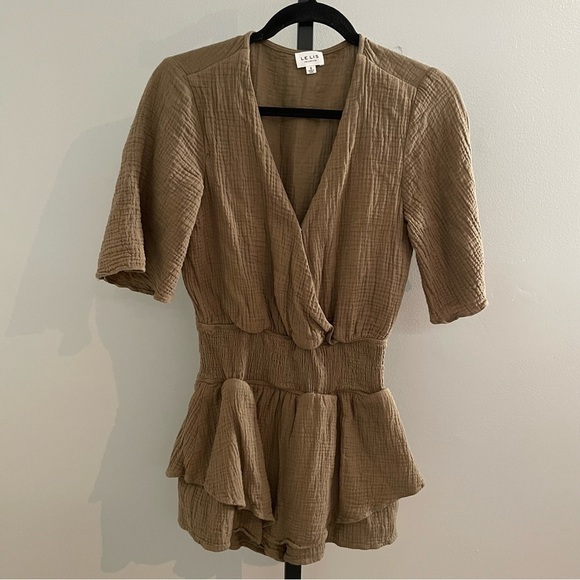 Le Lis Collection Gauzy Cotton Romper Size Small - Picture 1 of 4